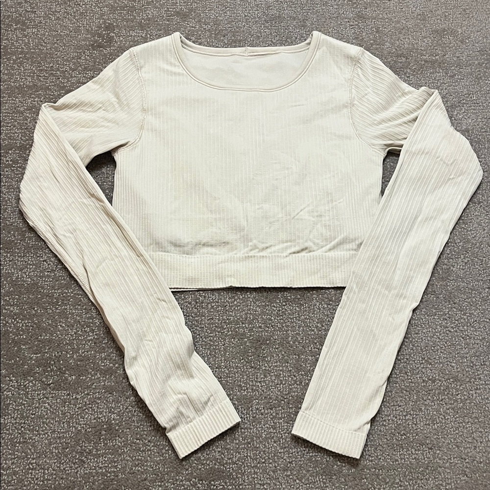 Lululemon Ebb to Street Long-Sleeve Cropped Top in a soft cream shade size 6 - Picture 3 of 7